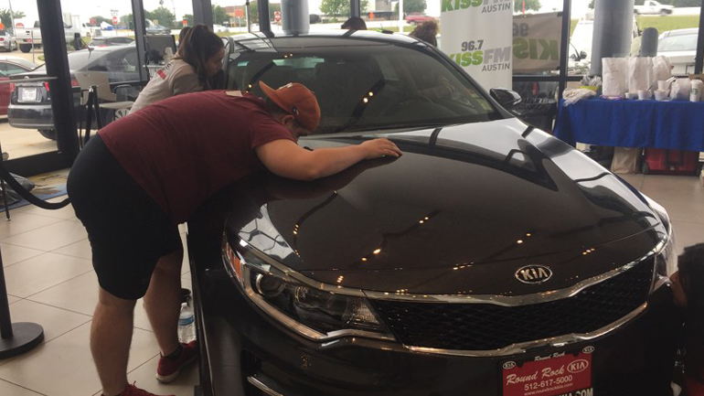 Φιλούσαν το αυτοκίνητο επί 50 ώρες!